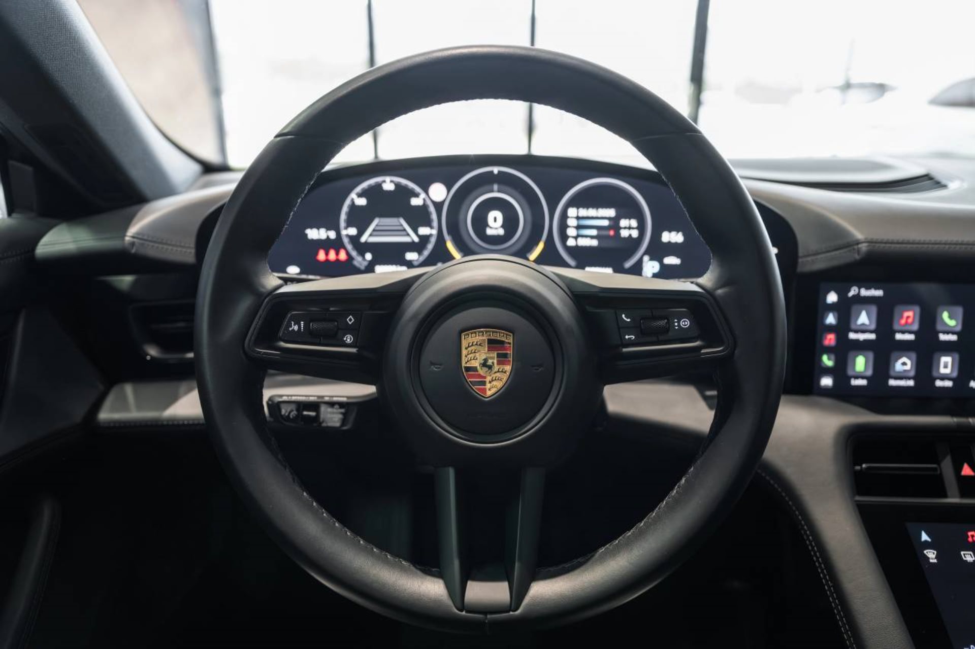 PORSCHE Taycan 4 Cross Turismo-image-13