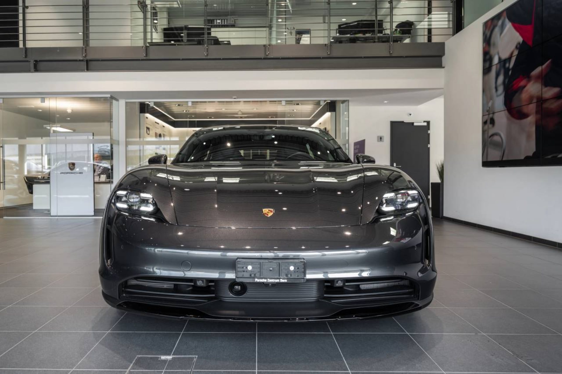 PORSCHE Taycan 4 Cross Turismo-image-8