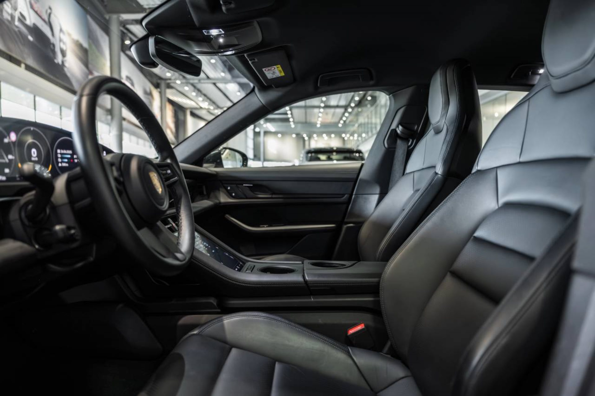 PORSCHE Taycan 4 Cross Turismo-image-3