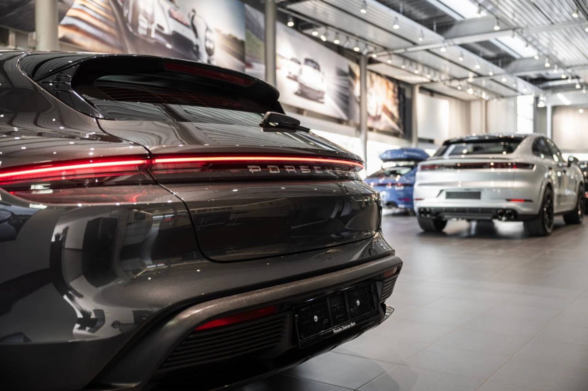 PORSCHE Taycan 4 Cross Turismo-image-27
