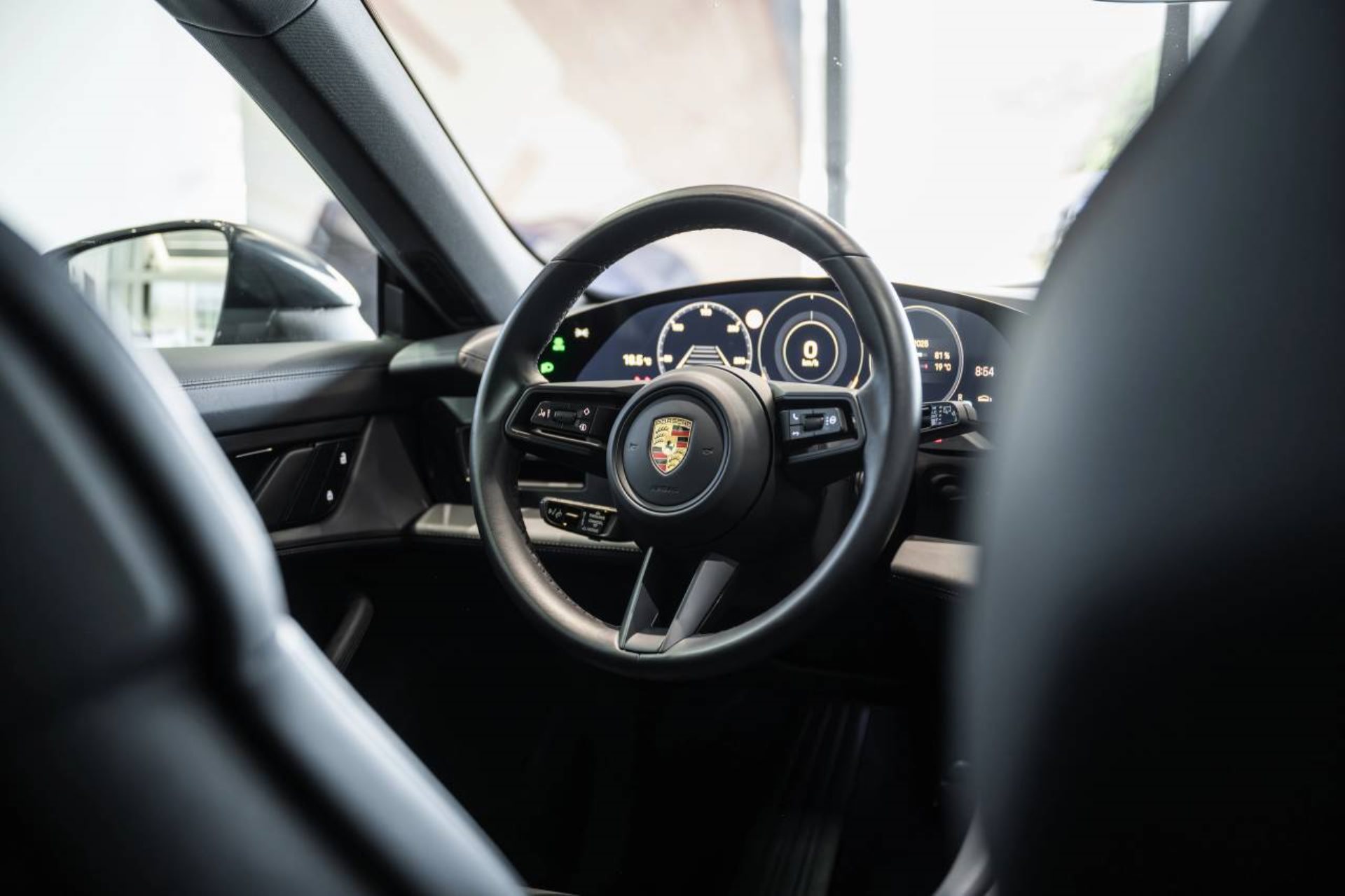 PORSCHE Taycan 4 Cross Turismo-image-15