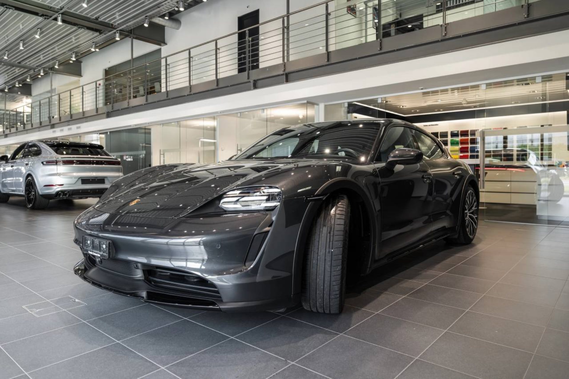 PORSCHE Taycan 4 Cross Turismo-image-7