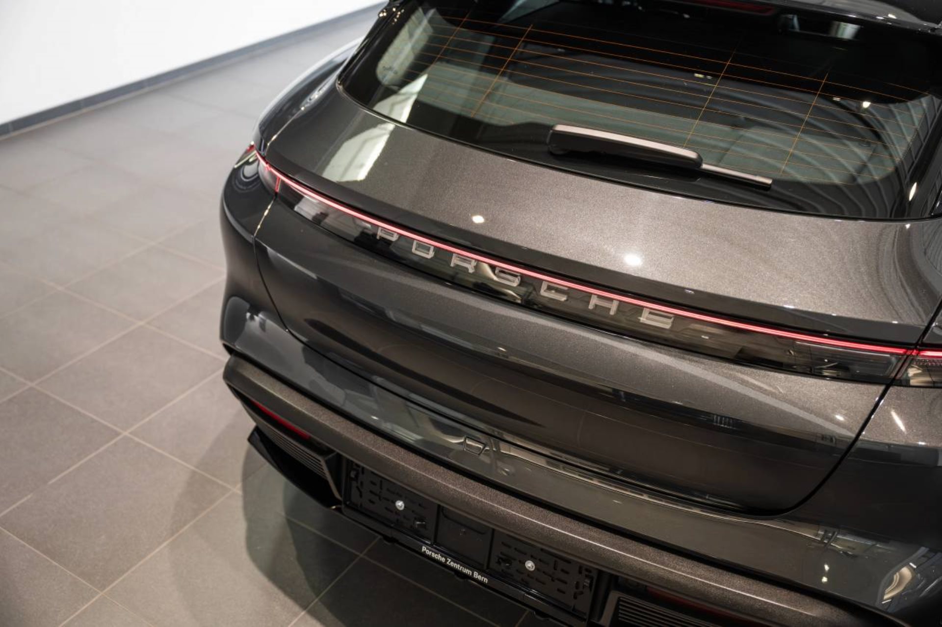 PORSCHE Taycan 4 Cross Turismo-image-26