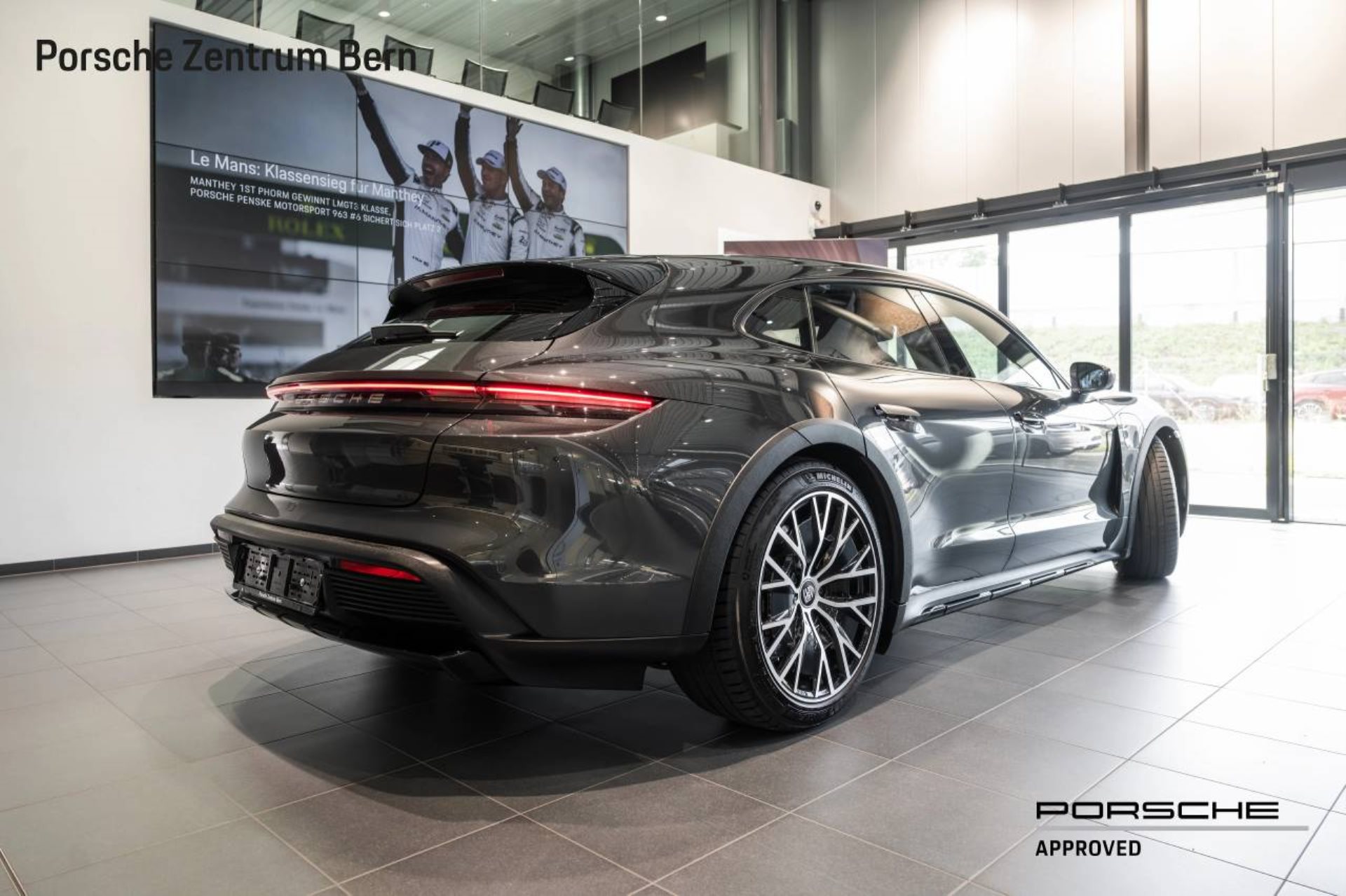 PORSCHE Taycan 4 Cross Turismo-image-2