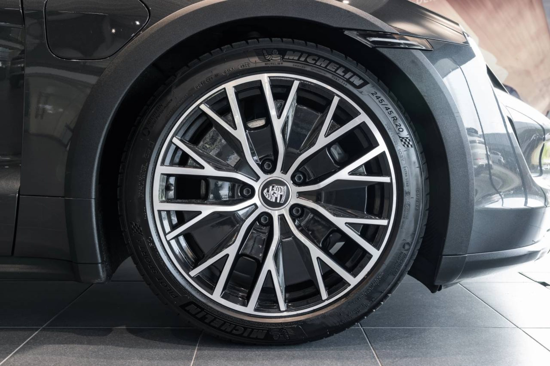 PORSCHE Taycan 4 Cross Turismo-image-30