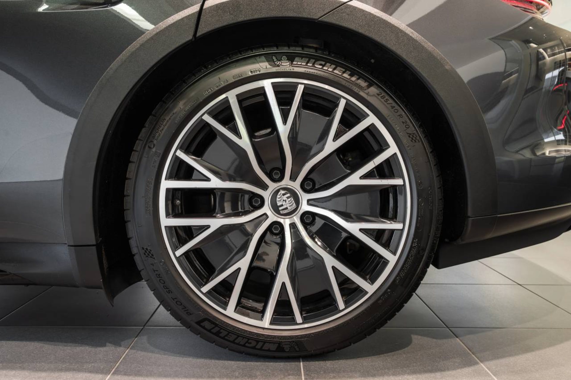 PORSCHE Taycan 4 Cross Turismo-image-31