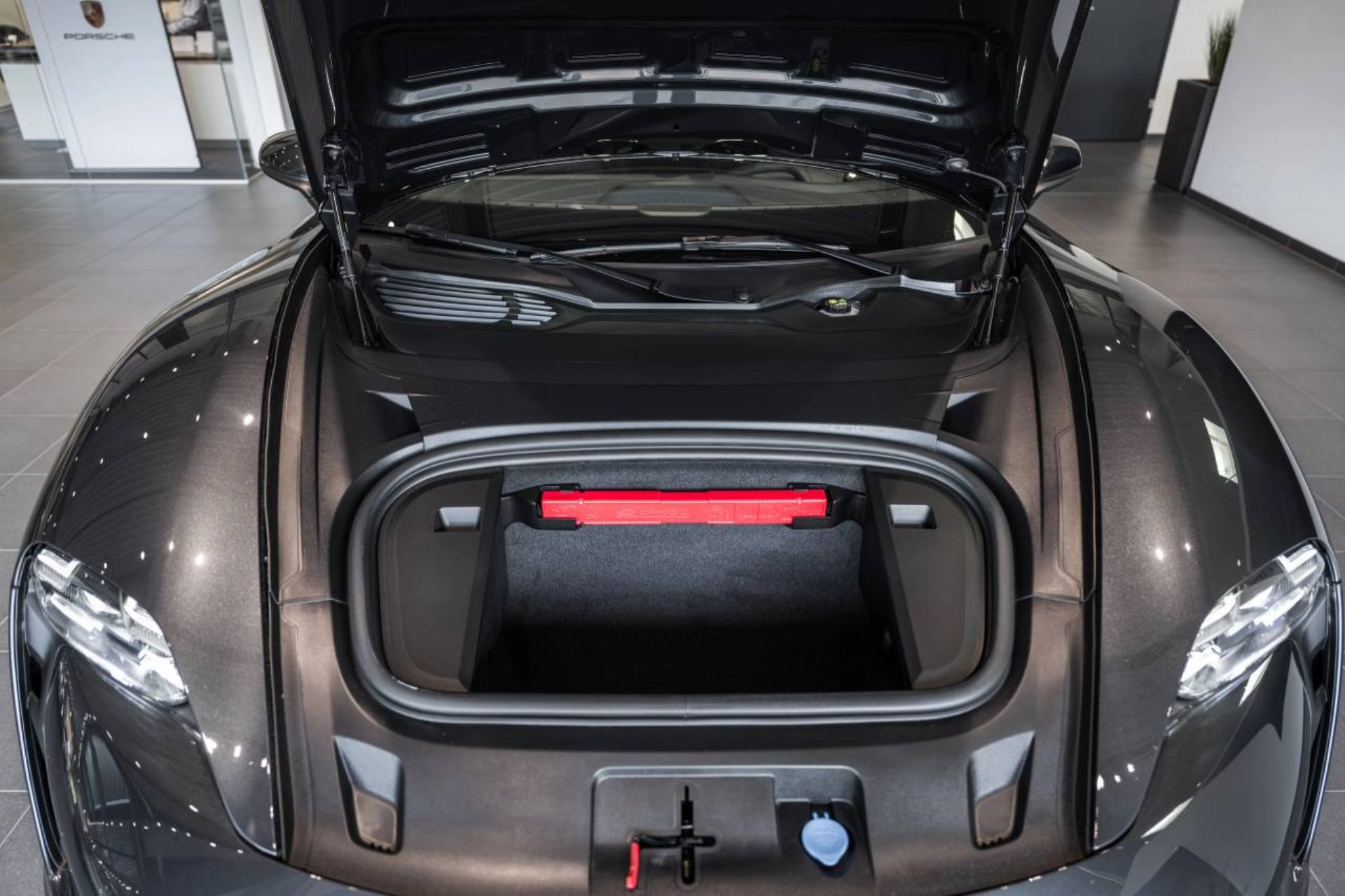 PORSCHE Taycan 4 Cross Turismo-image-9