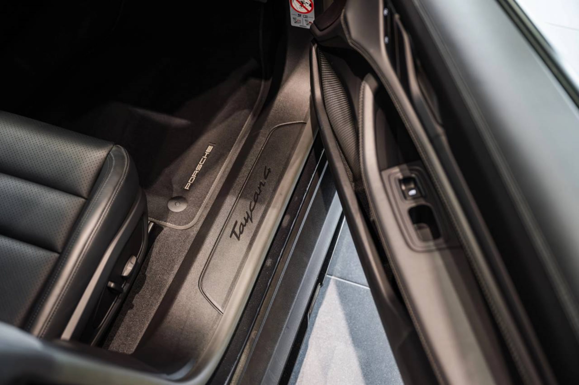 PORSCHE Taycan 4 Cross Turismo-image-22
