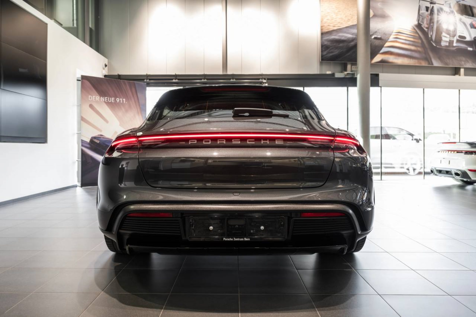 PORSCHE Taycan 4 Cross Turismo-image-5