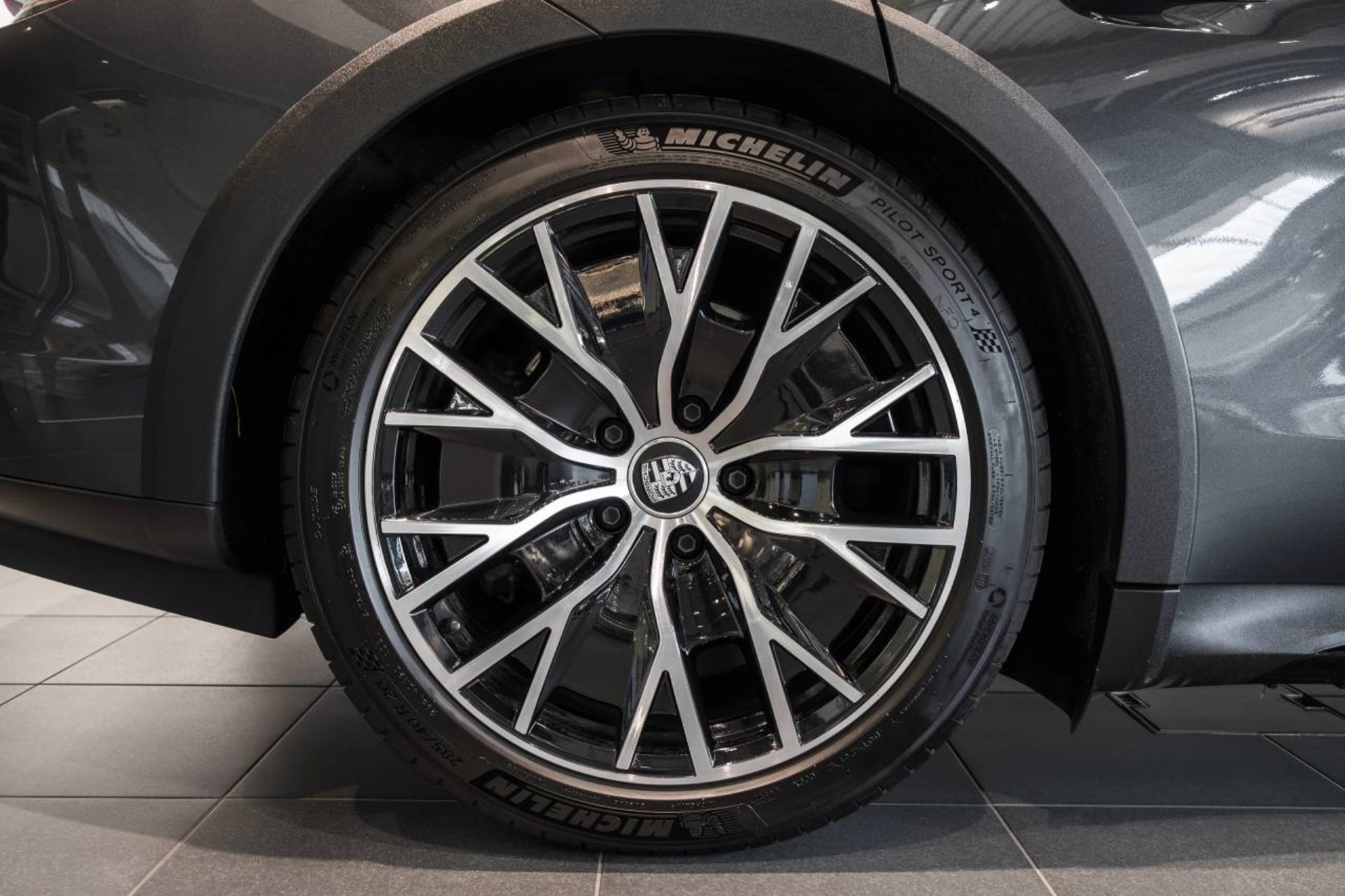 PORSCHE Taycan 4 Cross Turismo-image-29