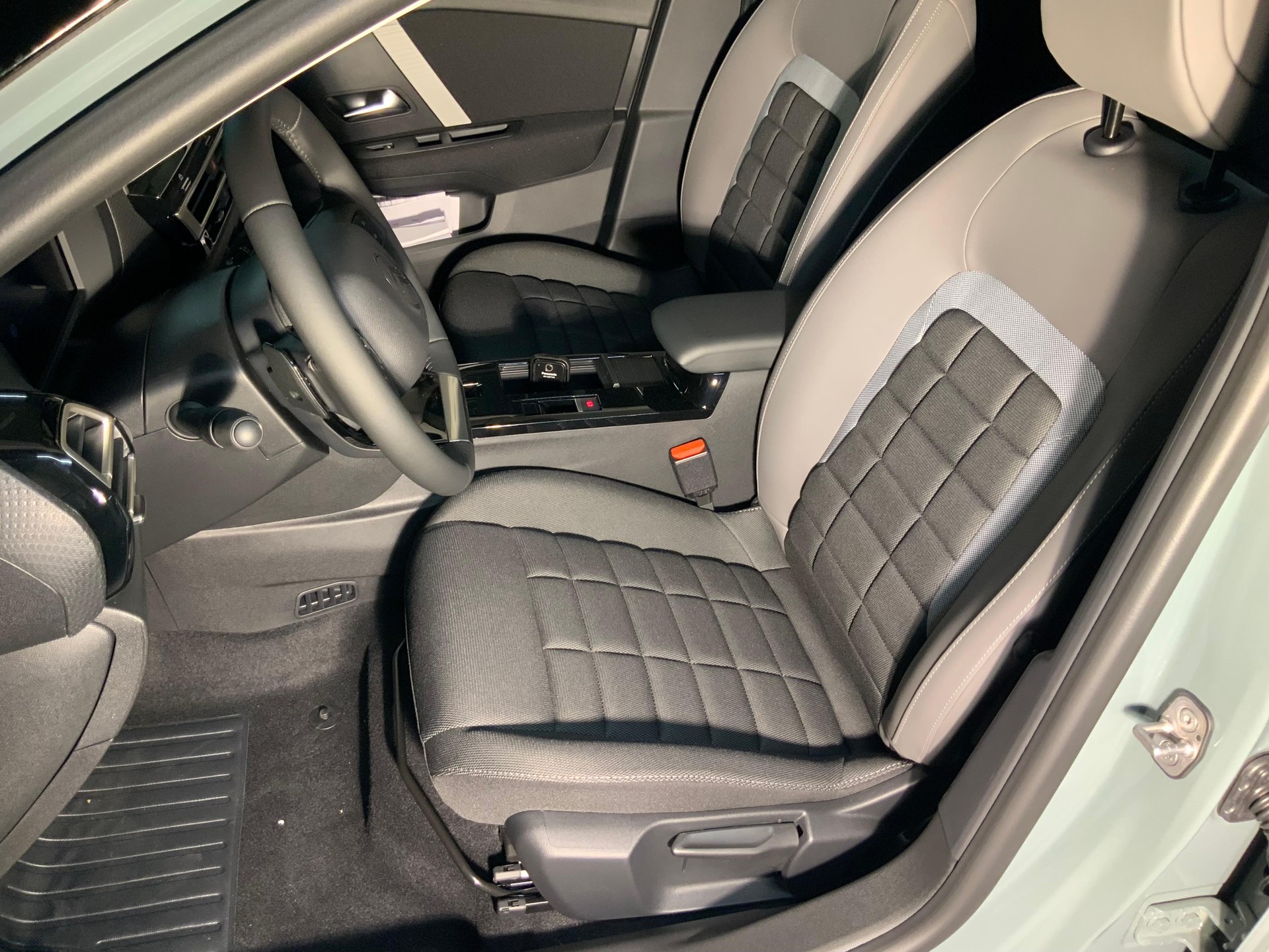 CITROEN C4 1.2 Hybrid Tonic-image-9