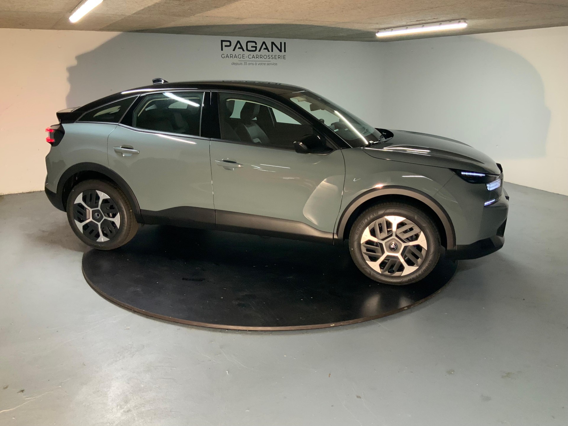 CITROEN C4 1.2 Hybrid Tonic-showroom-element-1