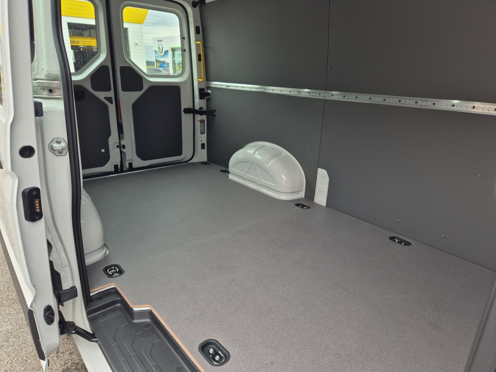 VW Crafter 35 2.0 TDI L3 HD-image-8