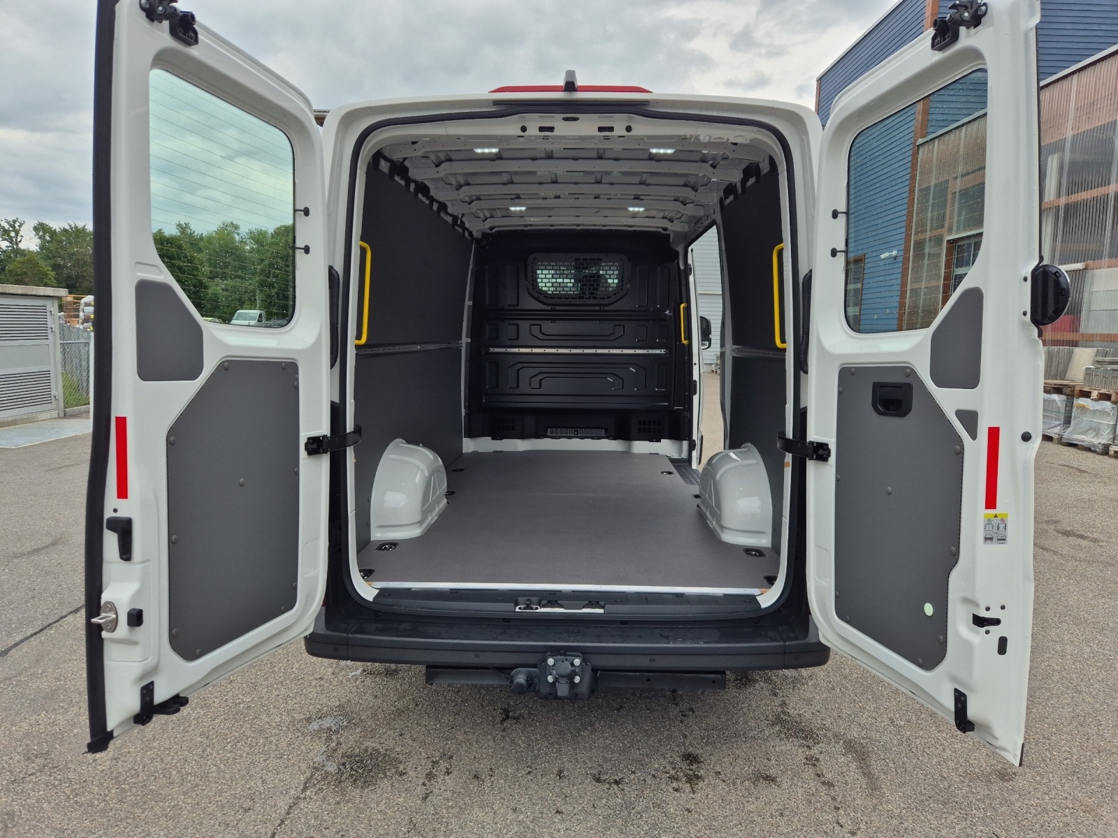 VW Crafter 35 2.0 TDI L3 HD-image-9