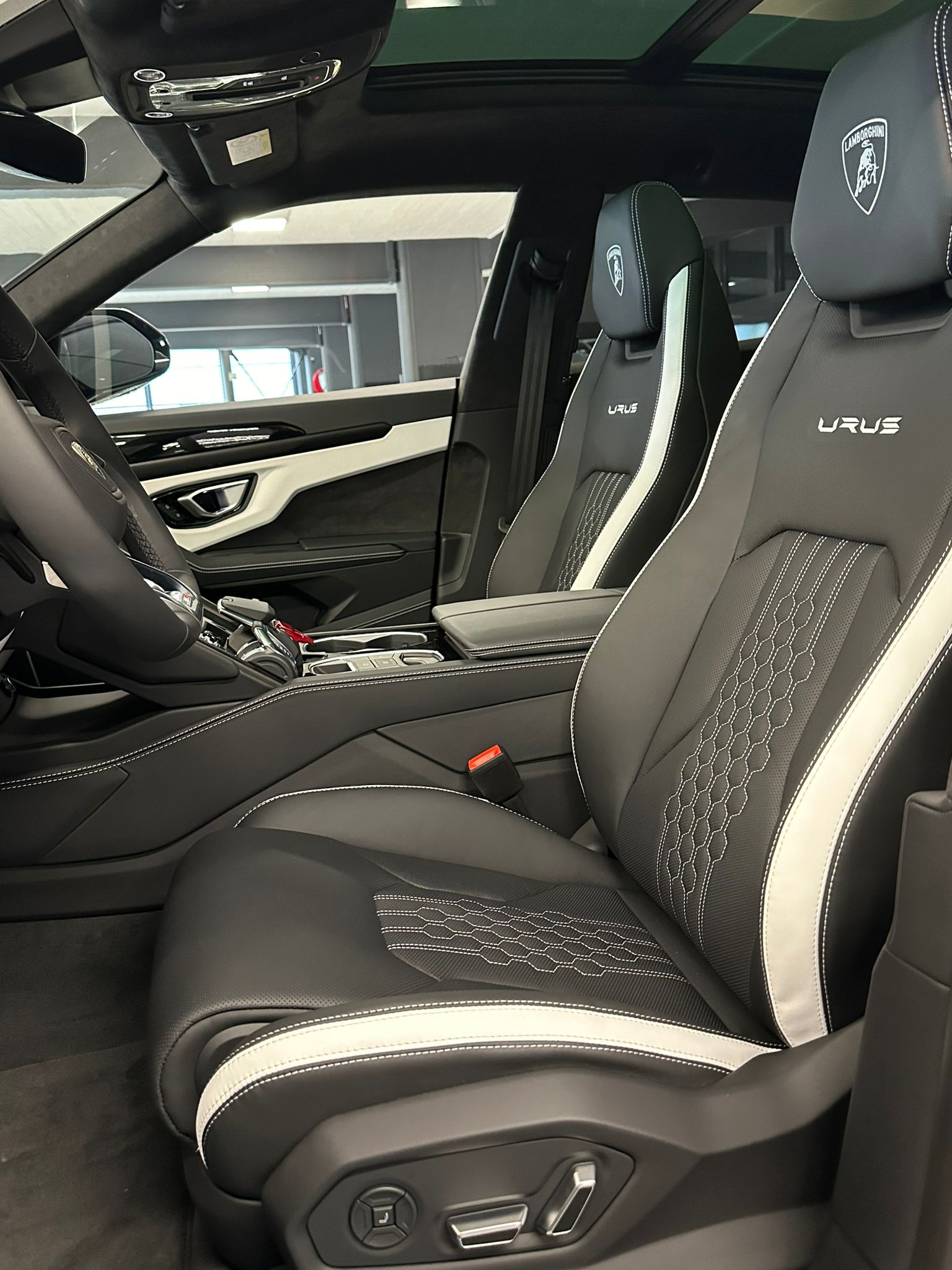 LAMBORGHINI Urus S E-Gear-image-6