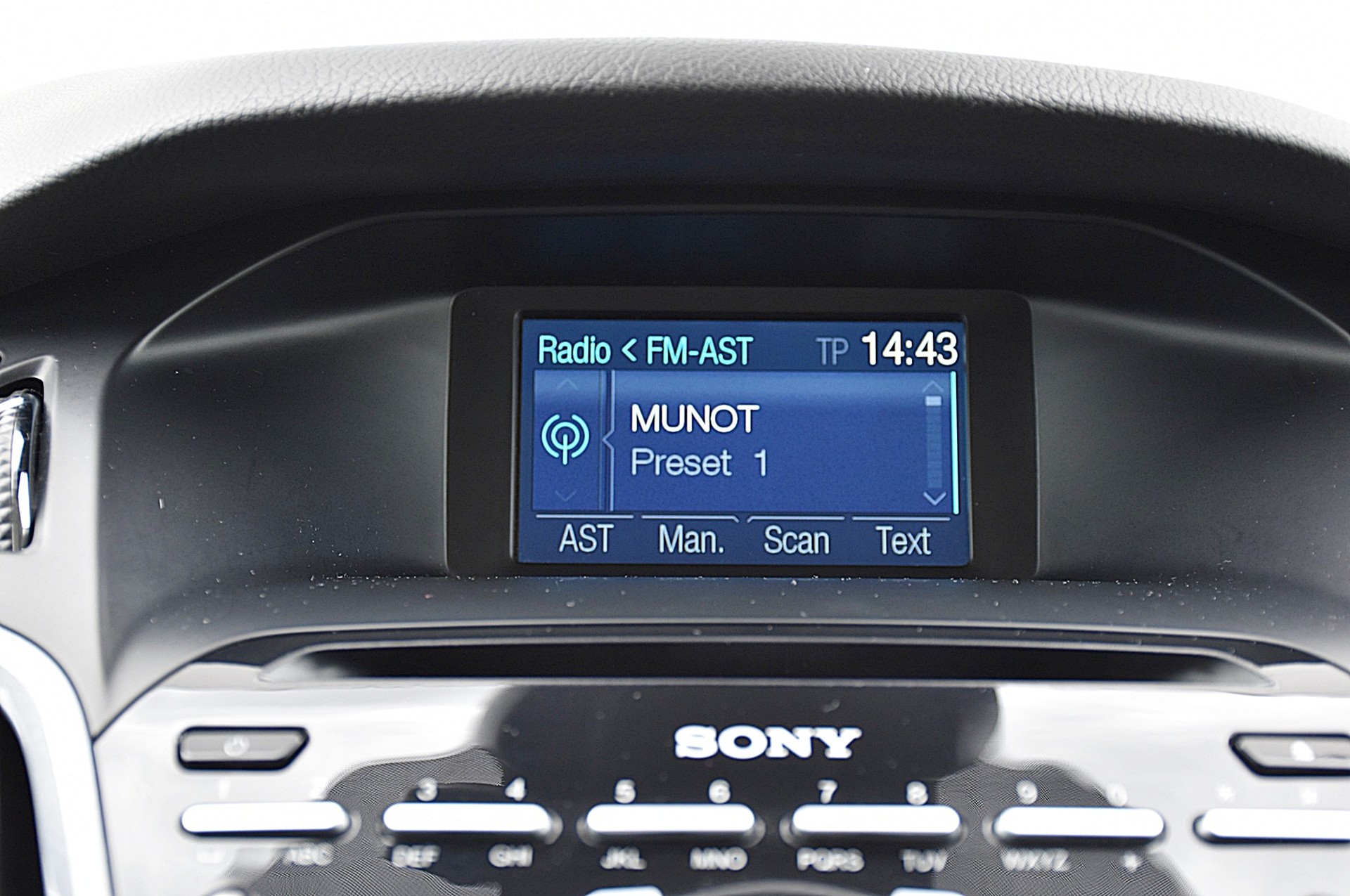 FORD Focus 1.6 SCTi Titanium-image-10