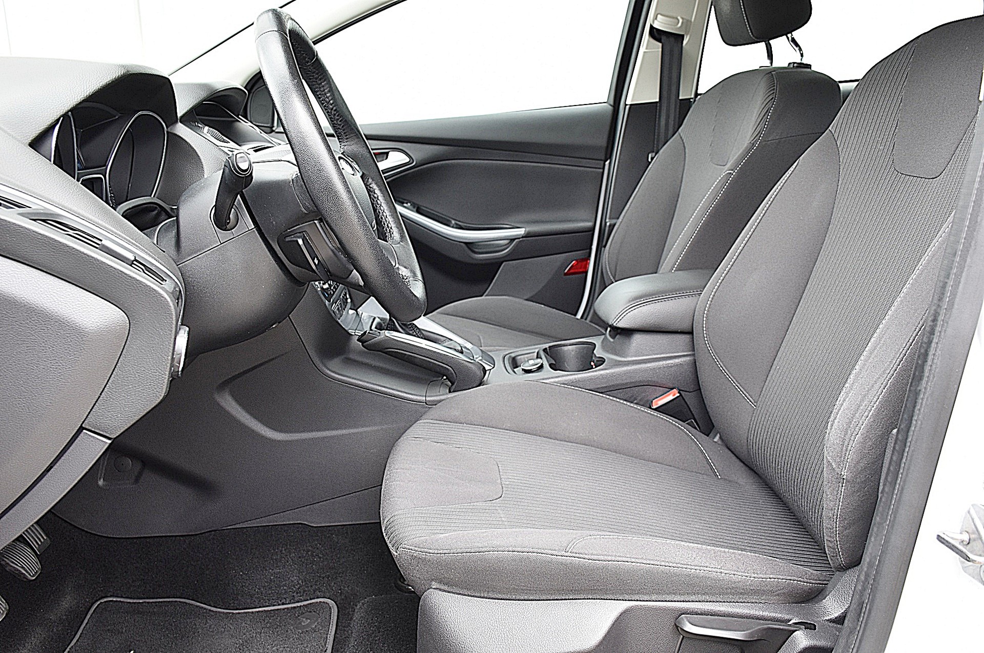 FORD Focus 1.6 SCTi Titanium-image-7