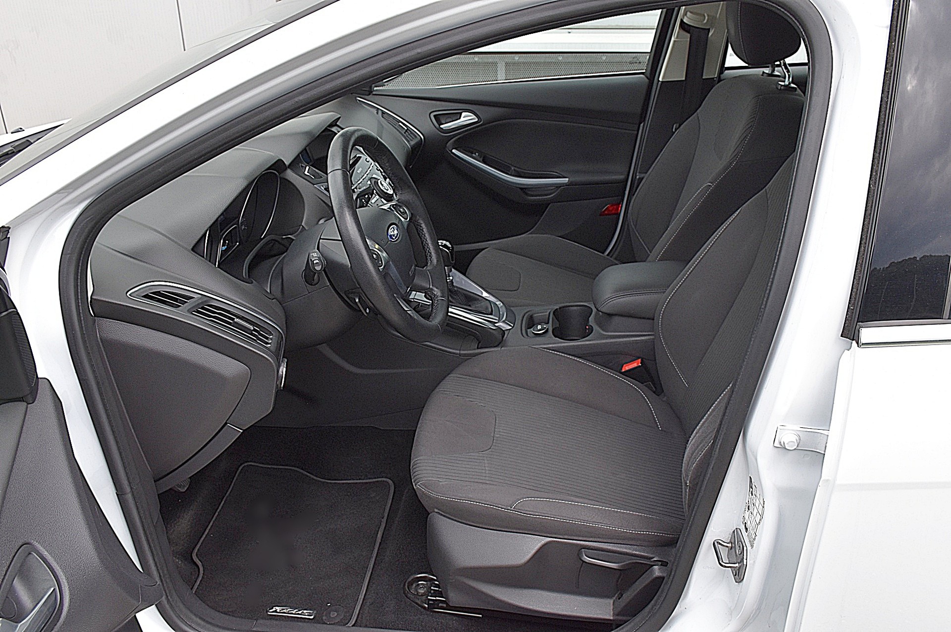 FORD Focus 1.6 SCTi Titanium-image-6