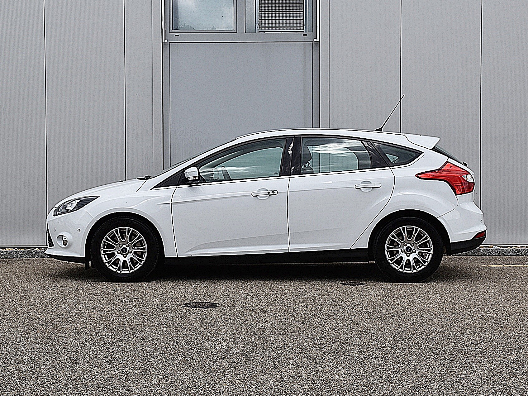 FORD Focus 1.6 SCTi Titanium-image-2