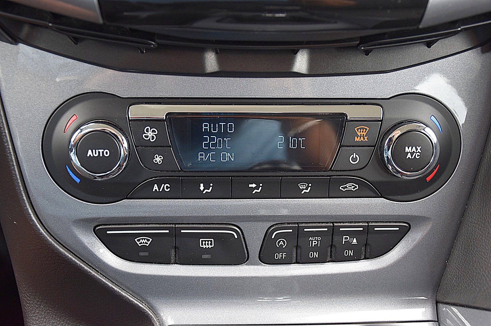 FORD Focus 1.6 SCTi Titanium-image-12