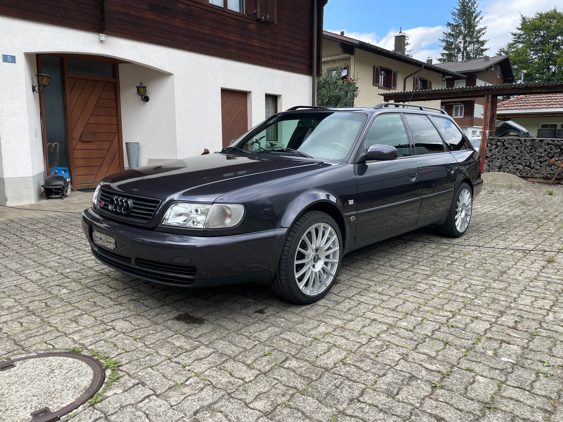 AUDI S6 quattro 4.2 plus-image-0