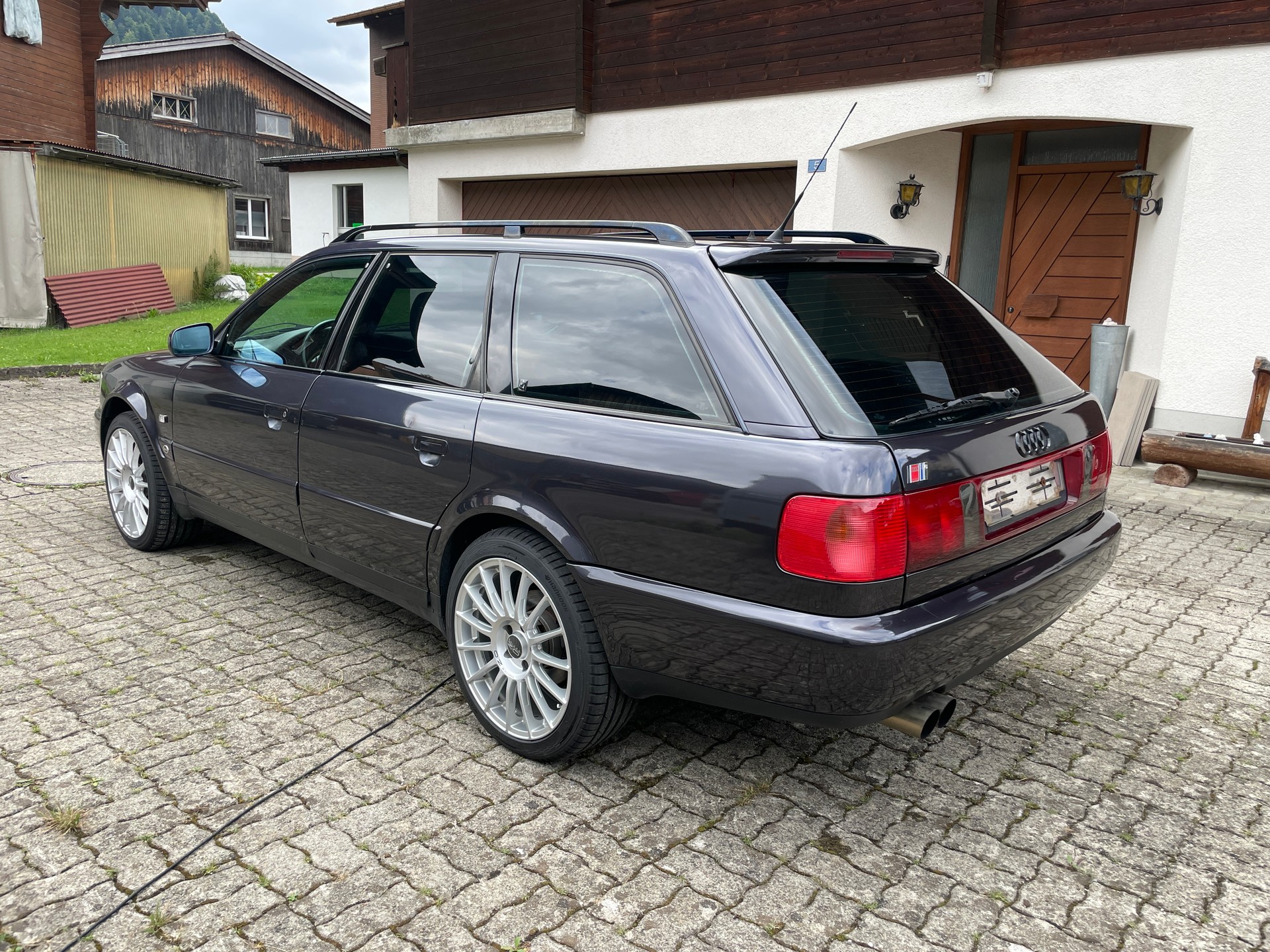 AUDI S6 quattro 4.2 plus-image-1