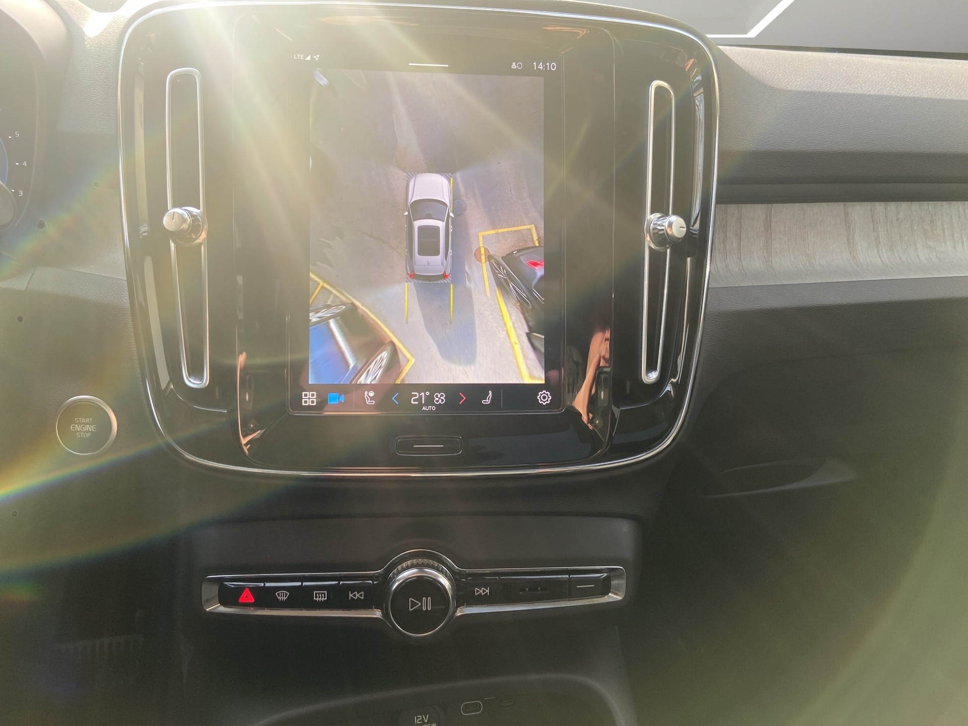 VOLVO XC40 B4 Benzin Mild Hybrid AWD Ultim. Dark DCT-image-9