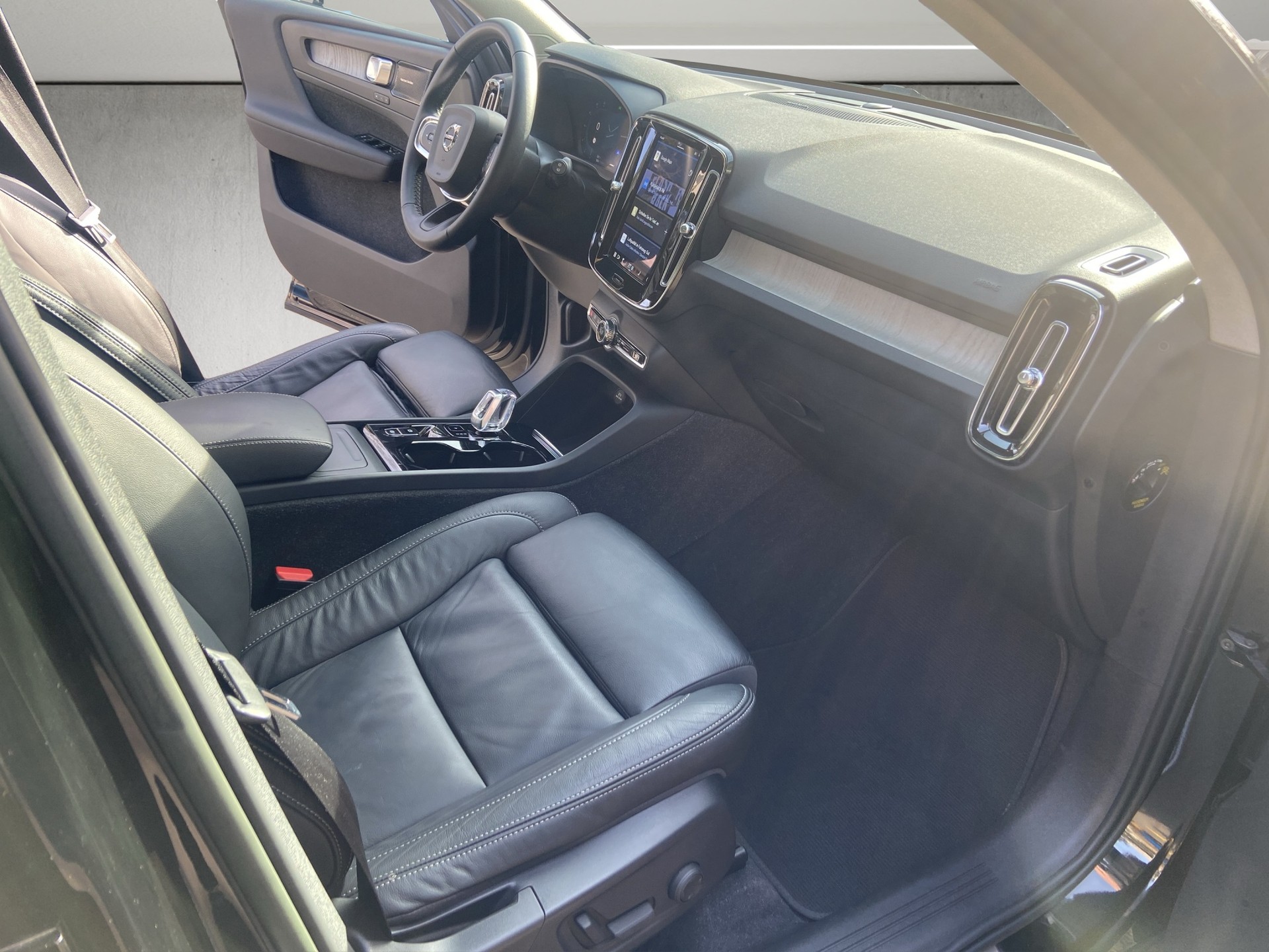 VOLVO XC40 B4 Benzin Mild Hybrid AWD Ultim. Dark DCT-image-11