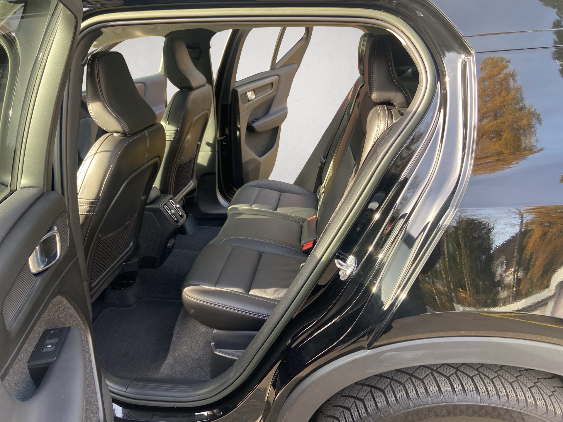 VOLVO XC40 B4 Benzin Mild Hybrid AWD Ultim. Dark DCT-image-7