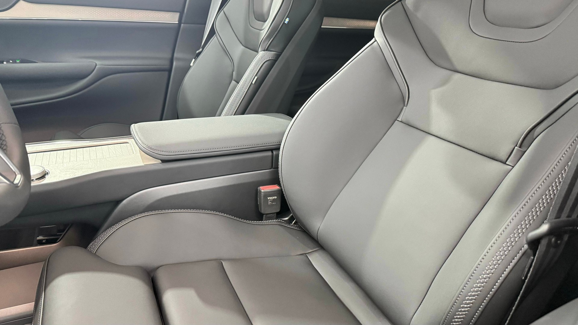 VOLVO EX 90 Twin Performance Ultra AWD-image-11