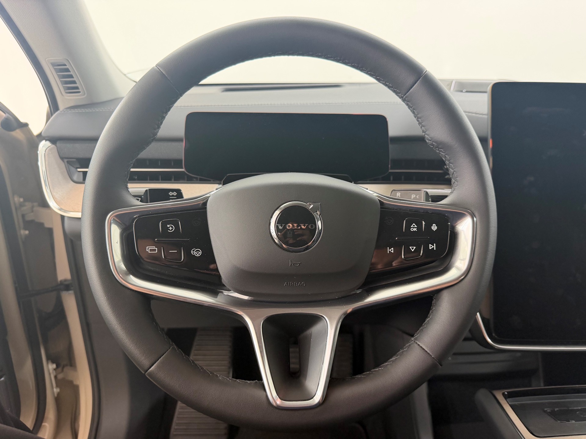 VOLVO EX 90 Twin Performance Ultra AWD-image-9