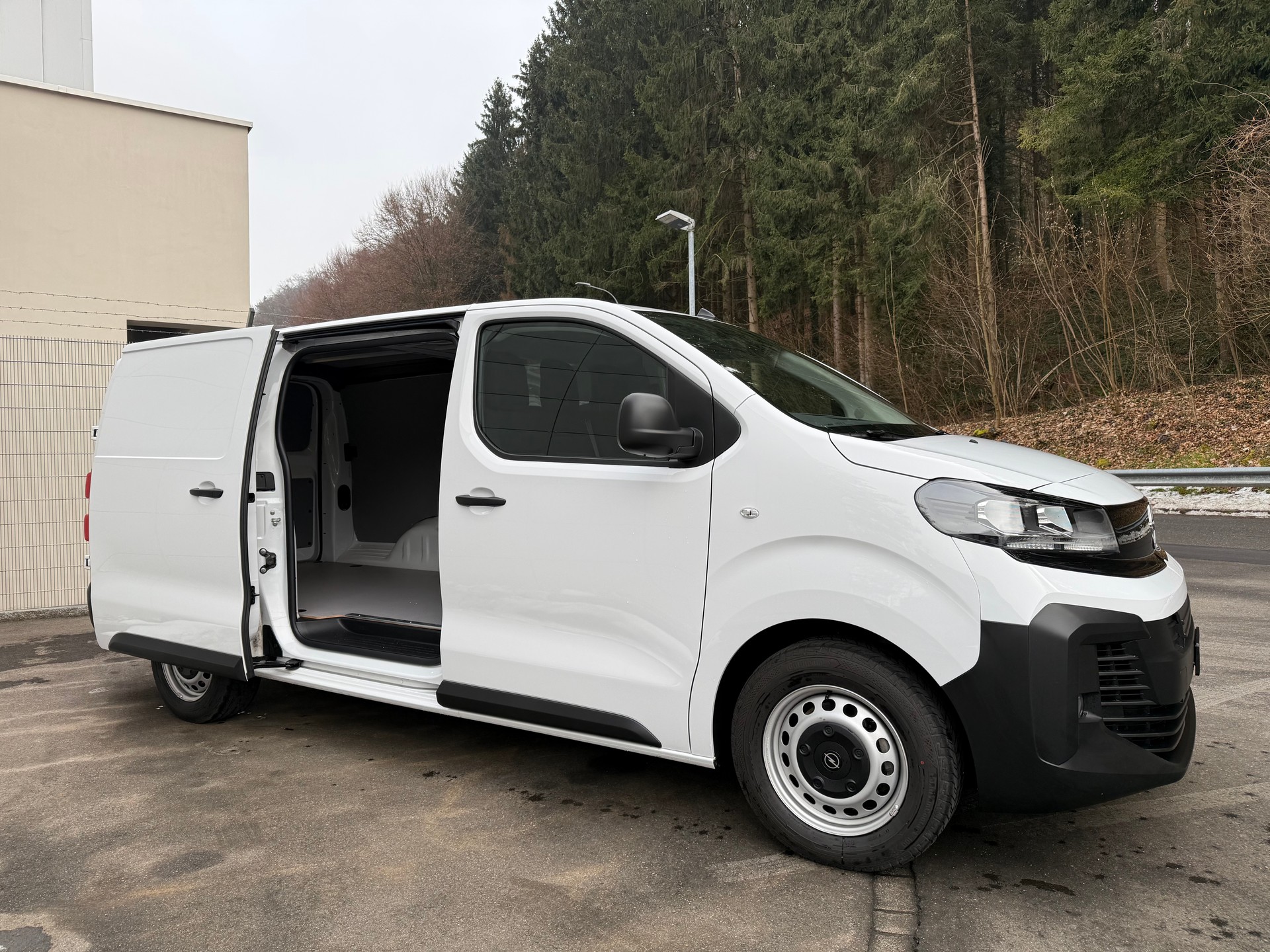 OPEL Vivaro Cargo 2.0 D s/s XL EN Aut.-showroom-element-3