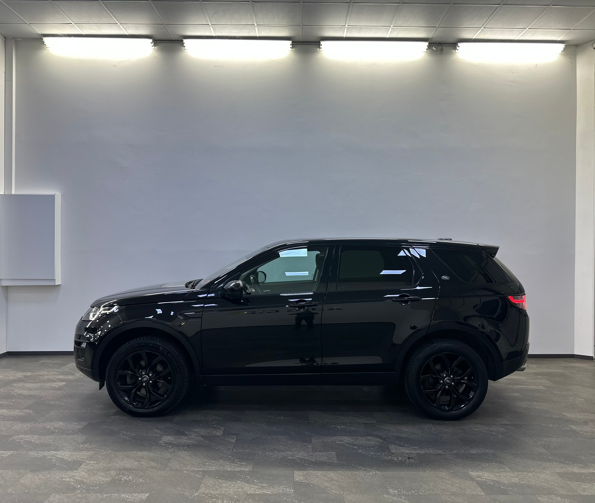 LAND ROVER Discovery Sport 2.0 TD4 Pure AT9-image-2