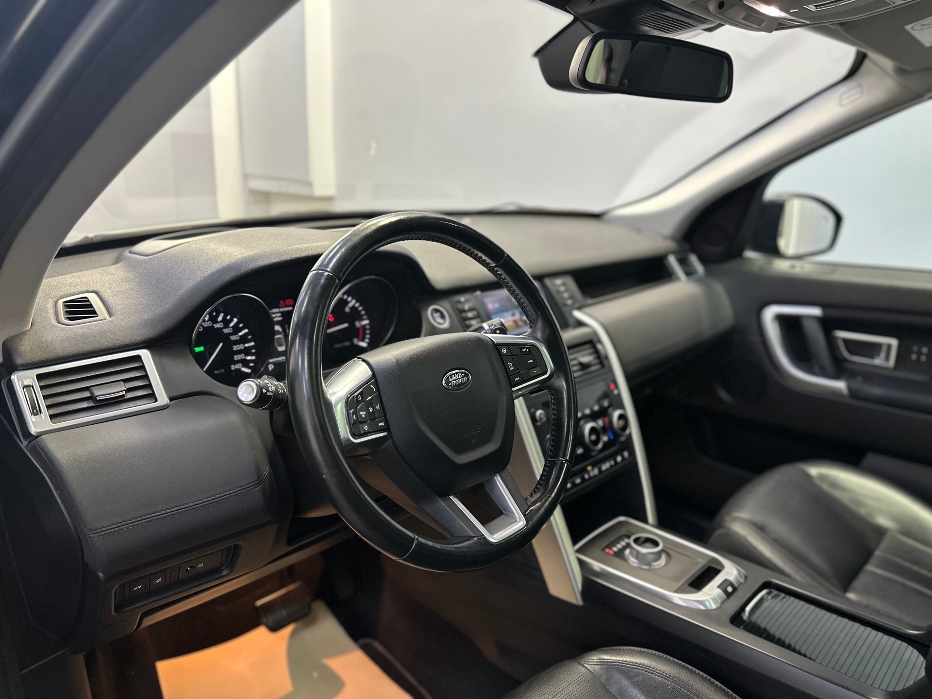 LAND ROVER Discovery Sport 2.0 TD4 Pure AT9-image-12