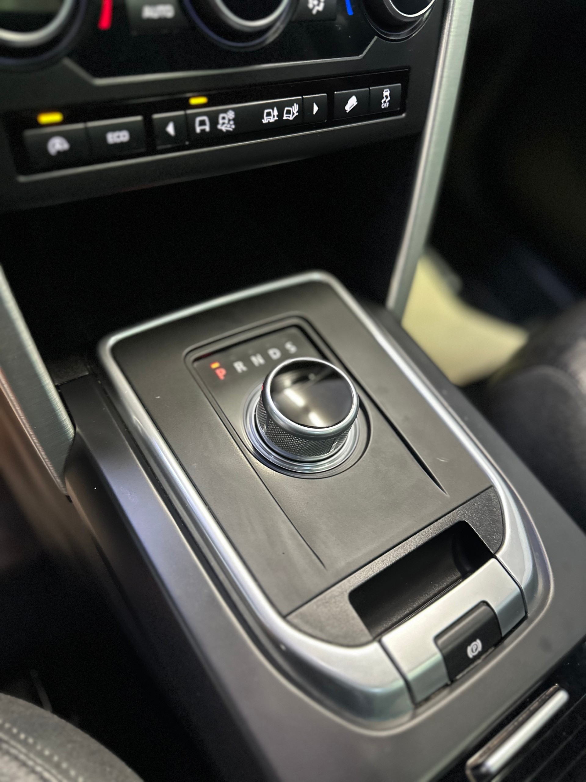 LAND ROVER Discovery Sport 2.0 TD4 Pure AT9-image-19