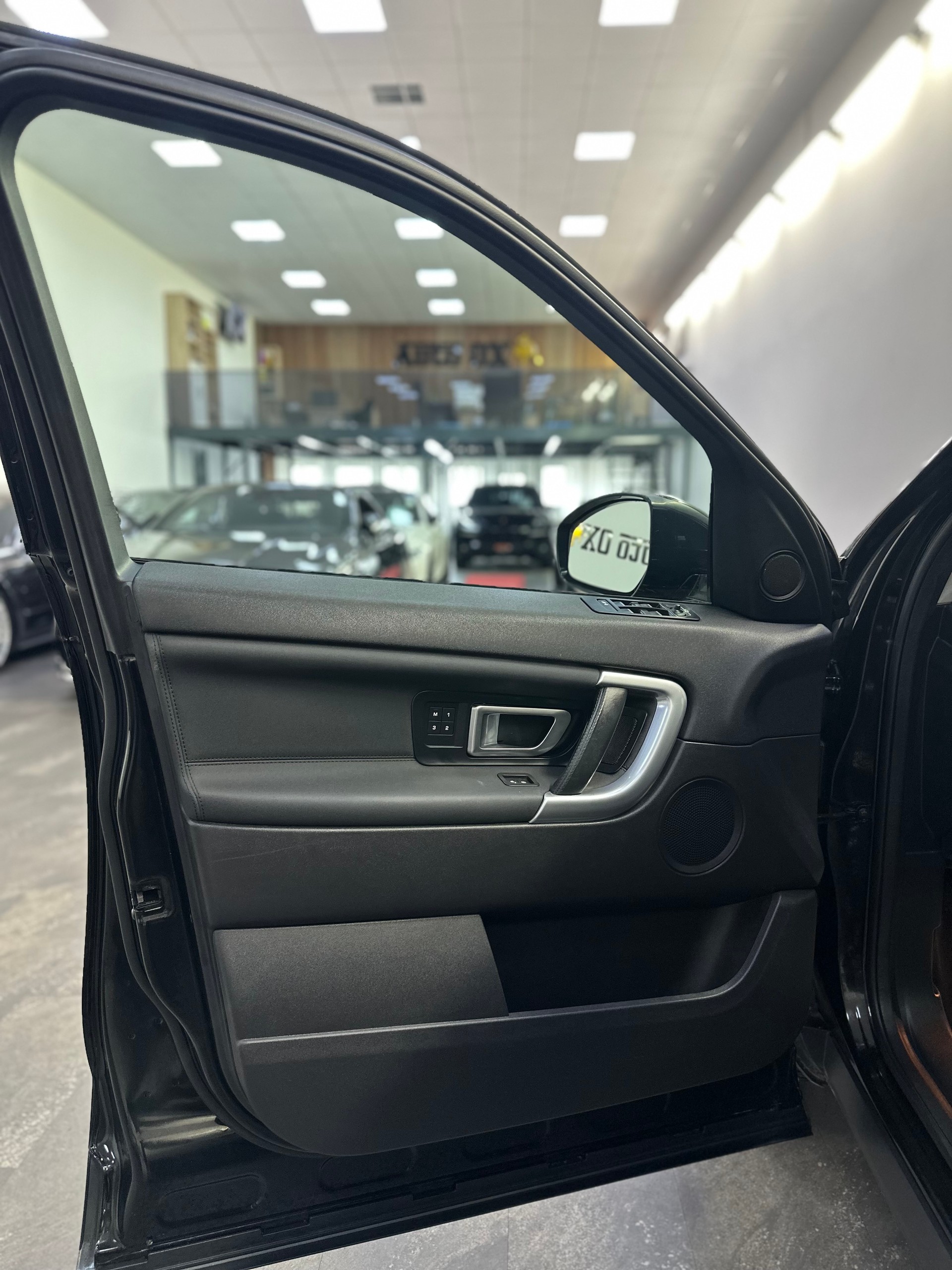 LAND ROVER Discovery Sport 2.0 TD4 Pure AT9-image-24