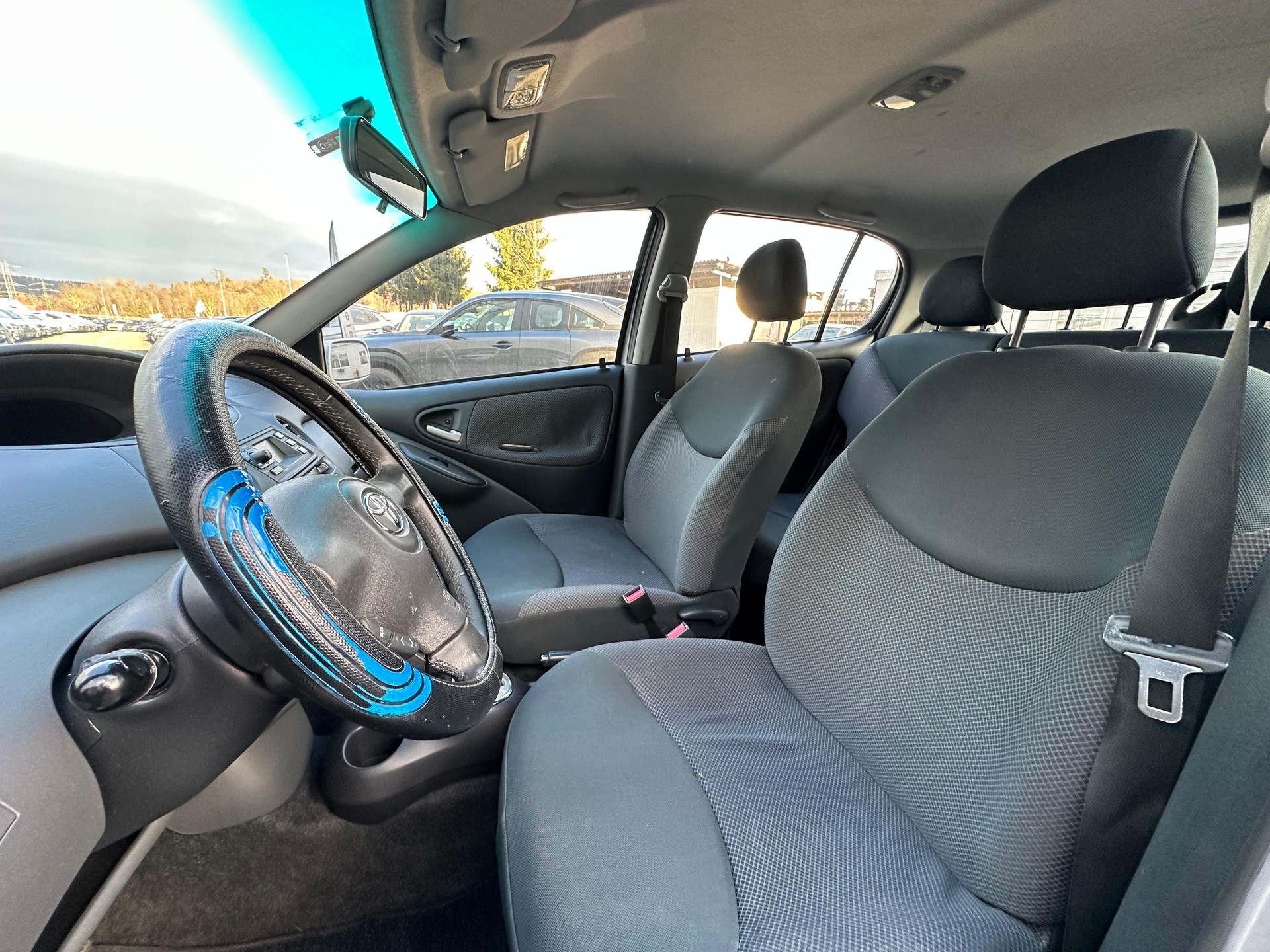 TOYOTA Yaris 1.3 Linea Luna-image-7