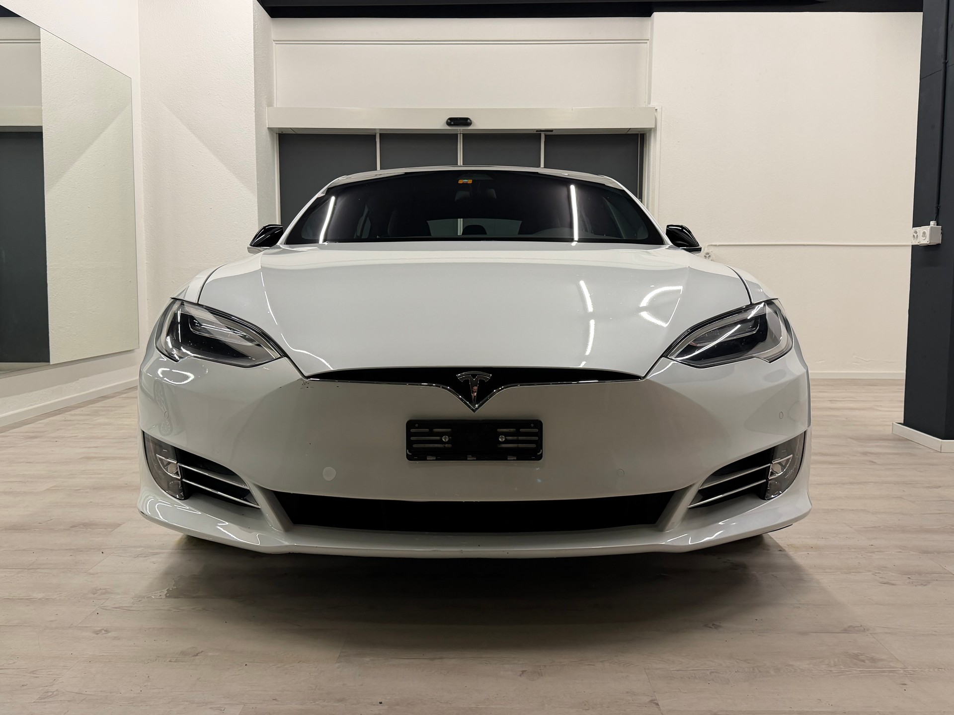 TESLA Model S 100 D Performance-showroom-element-2