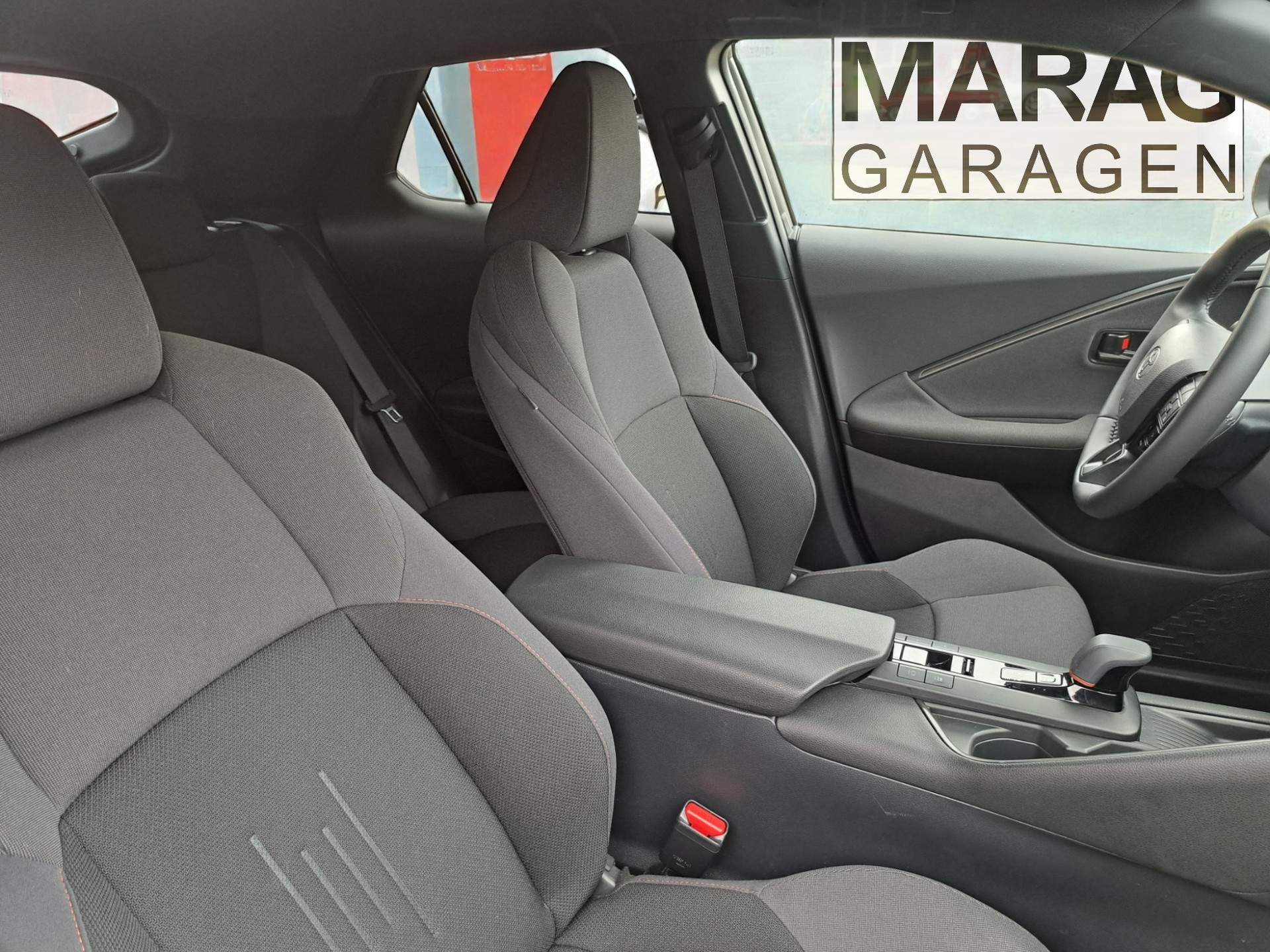 TOYOTA C-HR 2.0 PHEV CVT Swiss Edition-image-5