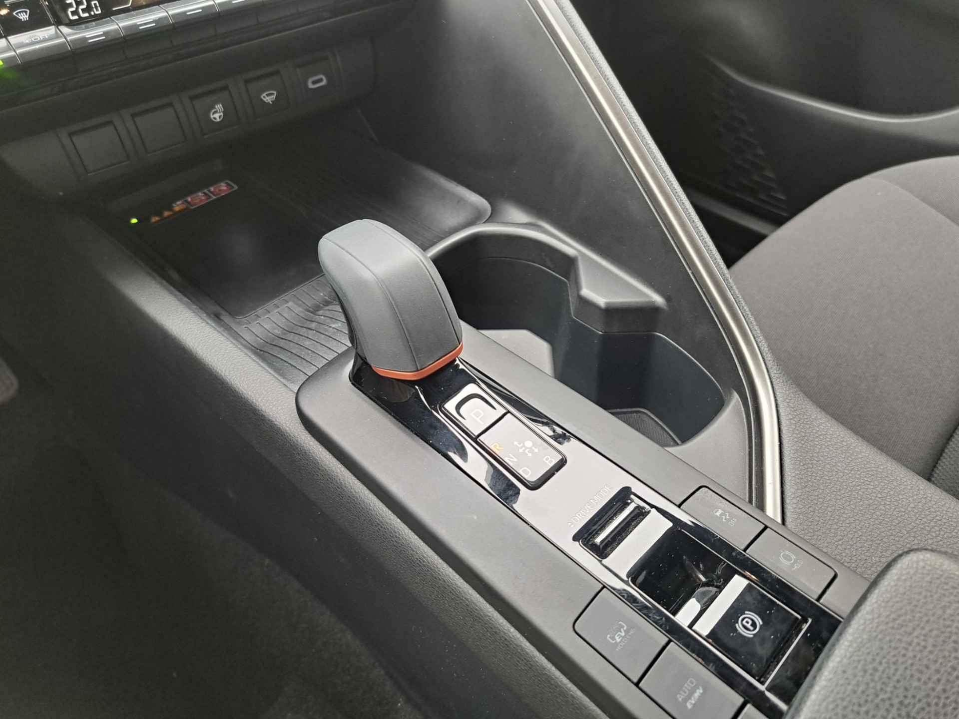 TOYOTA C-HR 2.0 PHEV CVT Swiss Edition-image-14