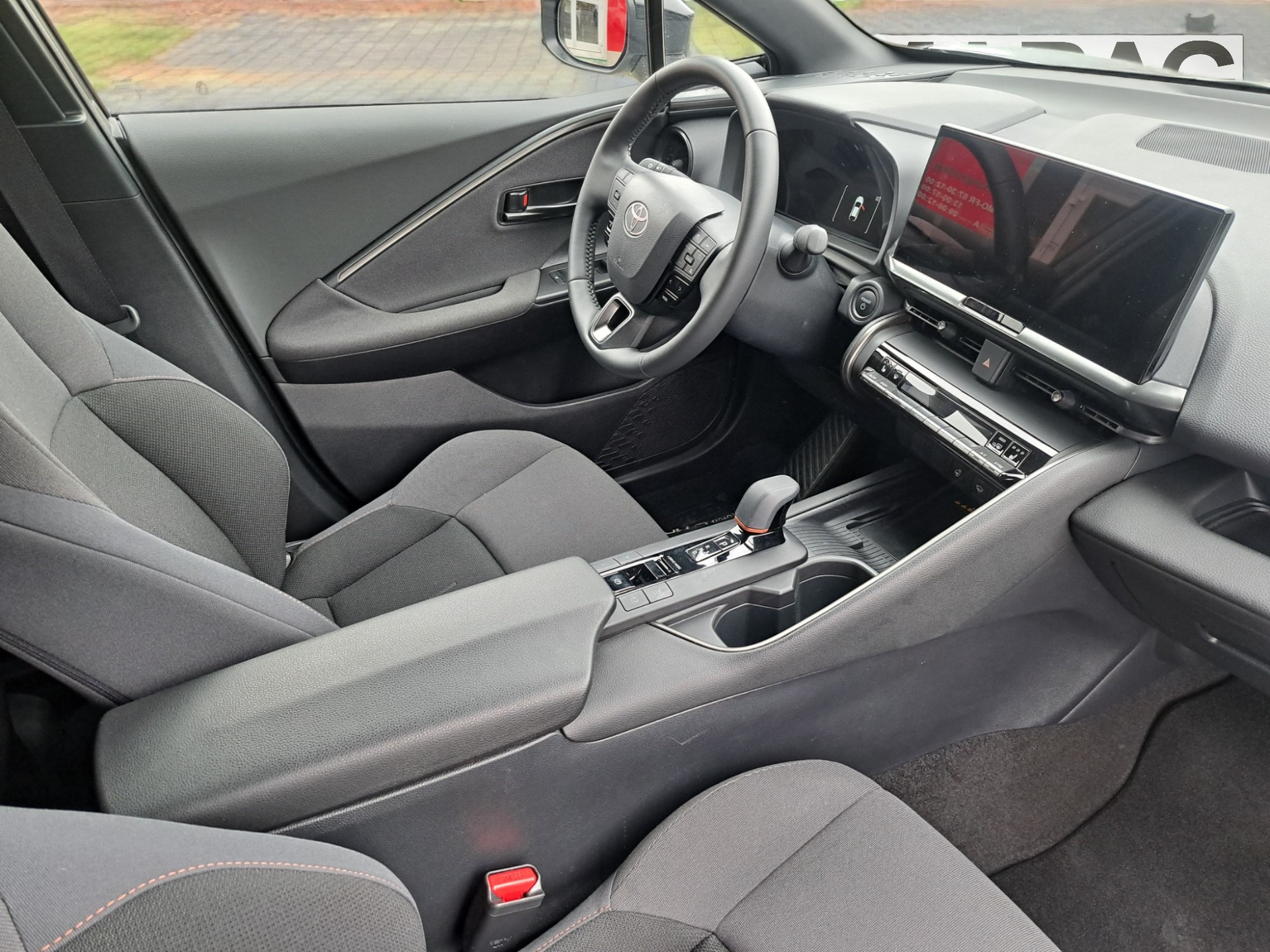 TOYOTA C-HR 2.0 PHEV CVT Swiss Edition-image-4