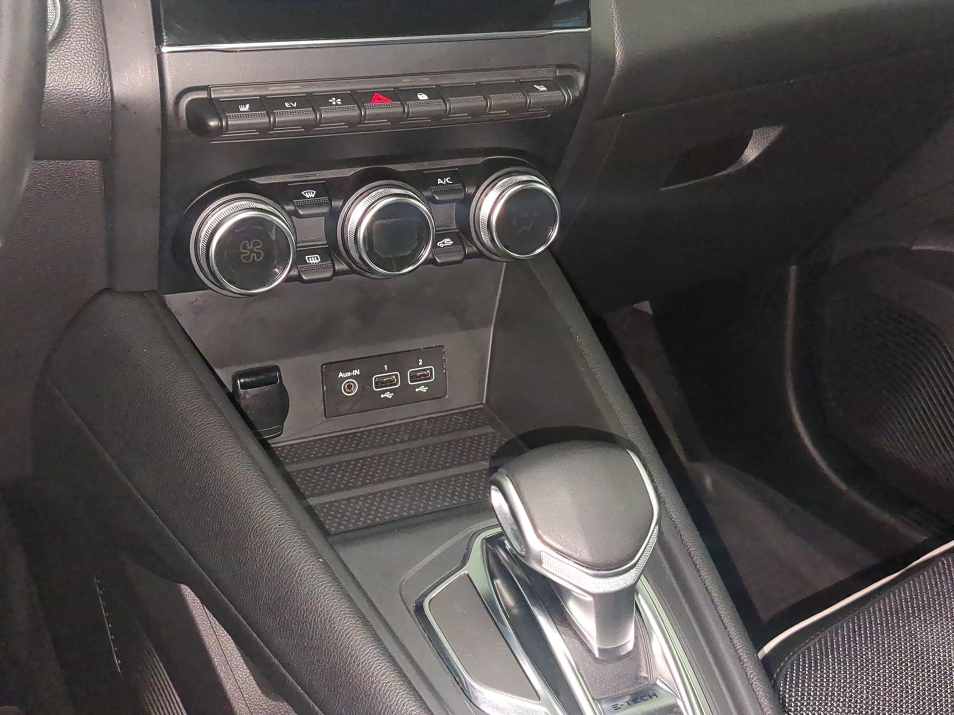 RENAULT Captur 1.6 E-Tech 160 Intens DHT-image-11