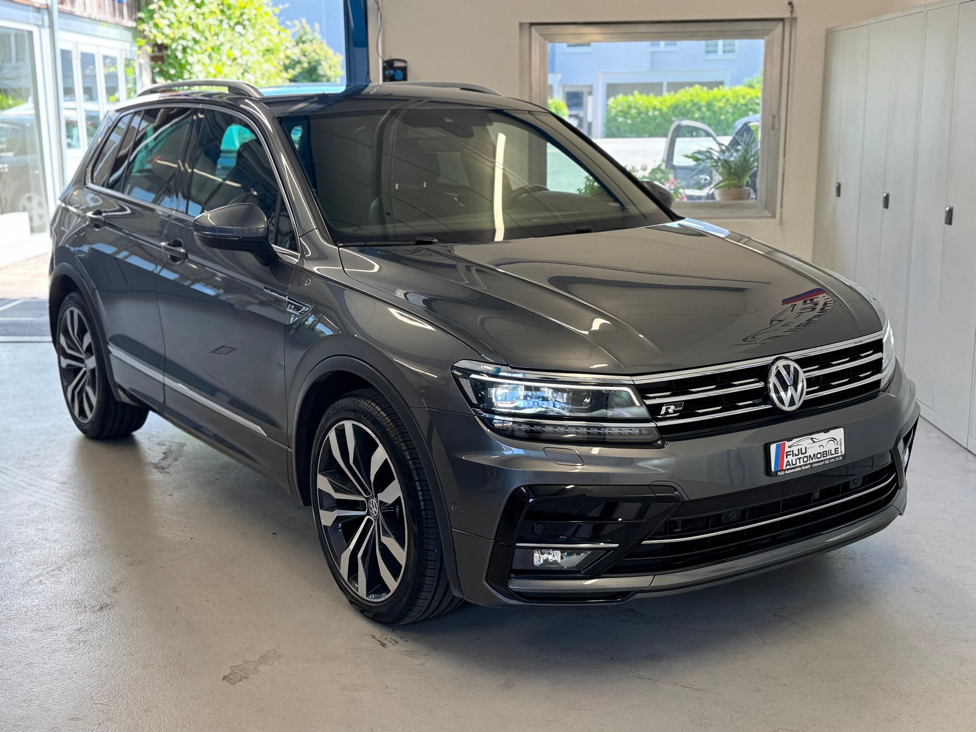 VW Tiguan 2.0TSI Highline 4Motion DSG-image-2