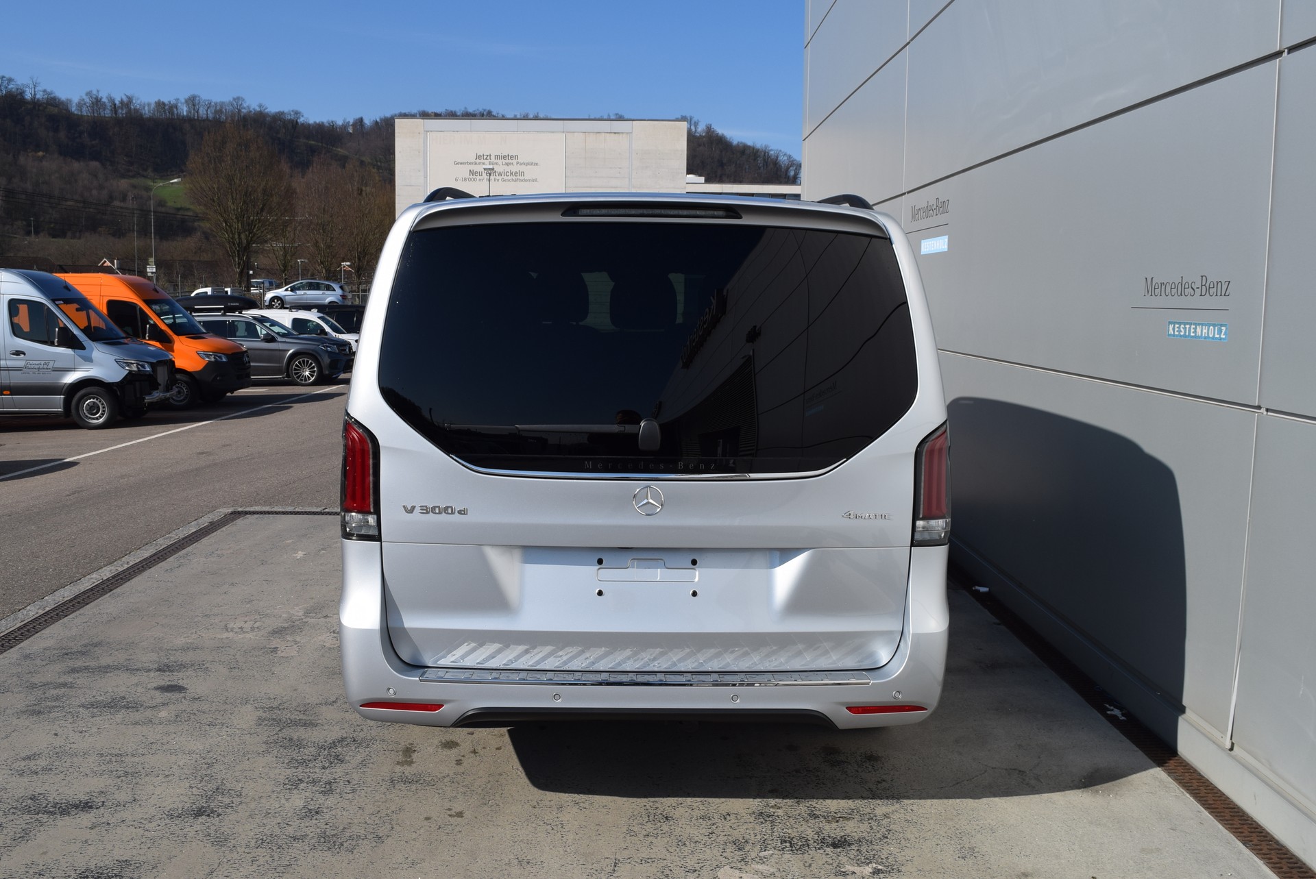 MERCEDES-BENZ V 300 d lang 4Matic Swiss Edition 9G-Tronic-image-4