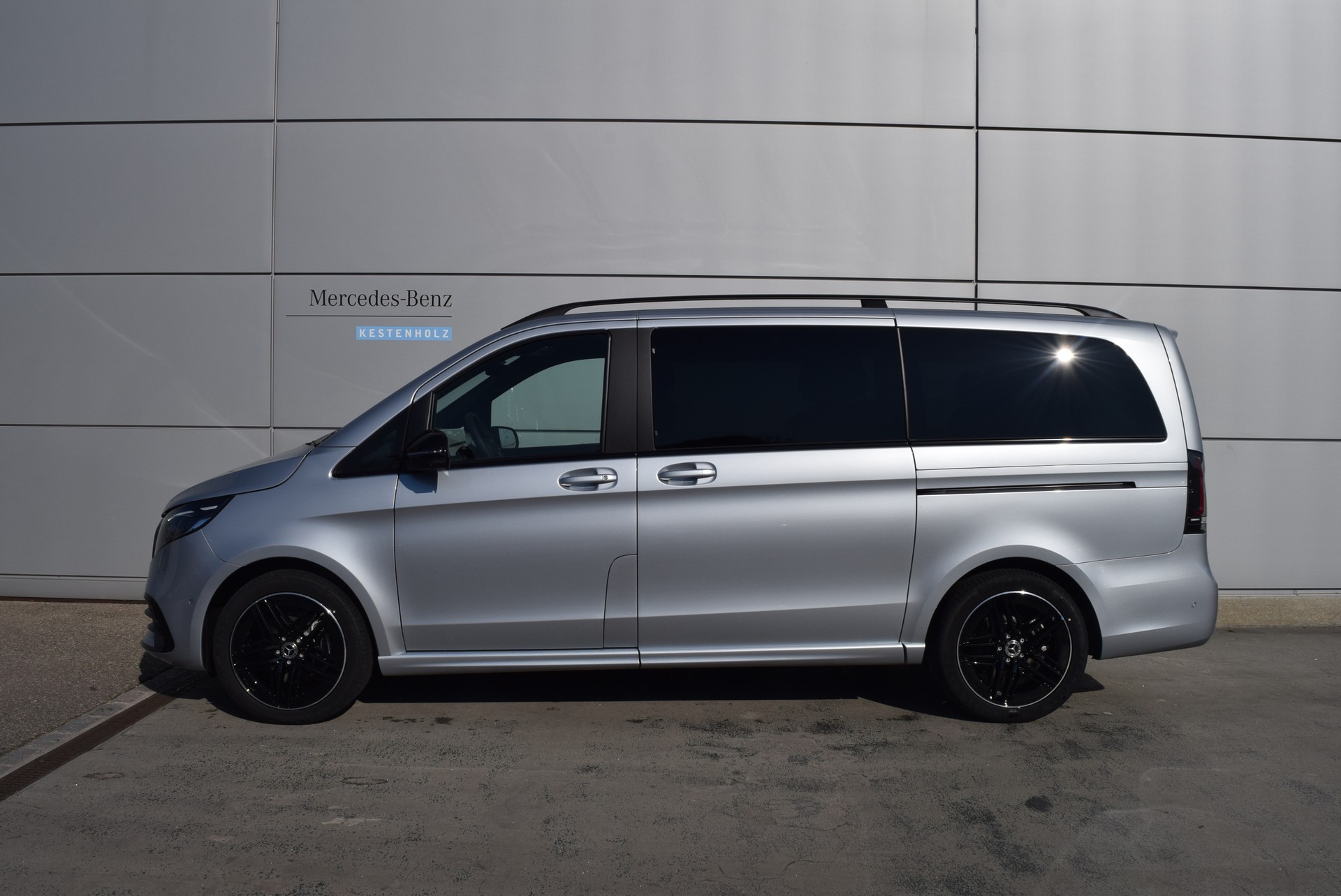 MERCEDES-BENZ V 300 d lang 4Matic Swiss Edition 9G-Tronic-image-2