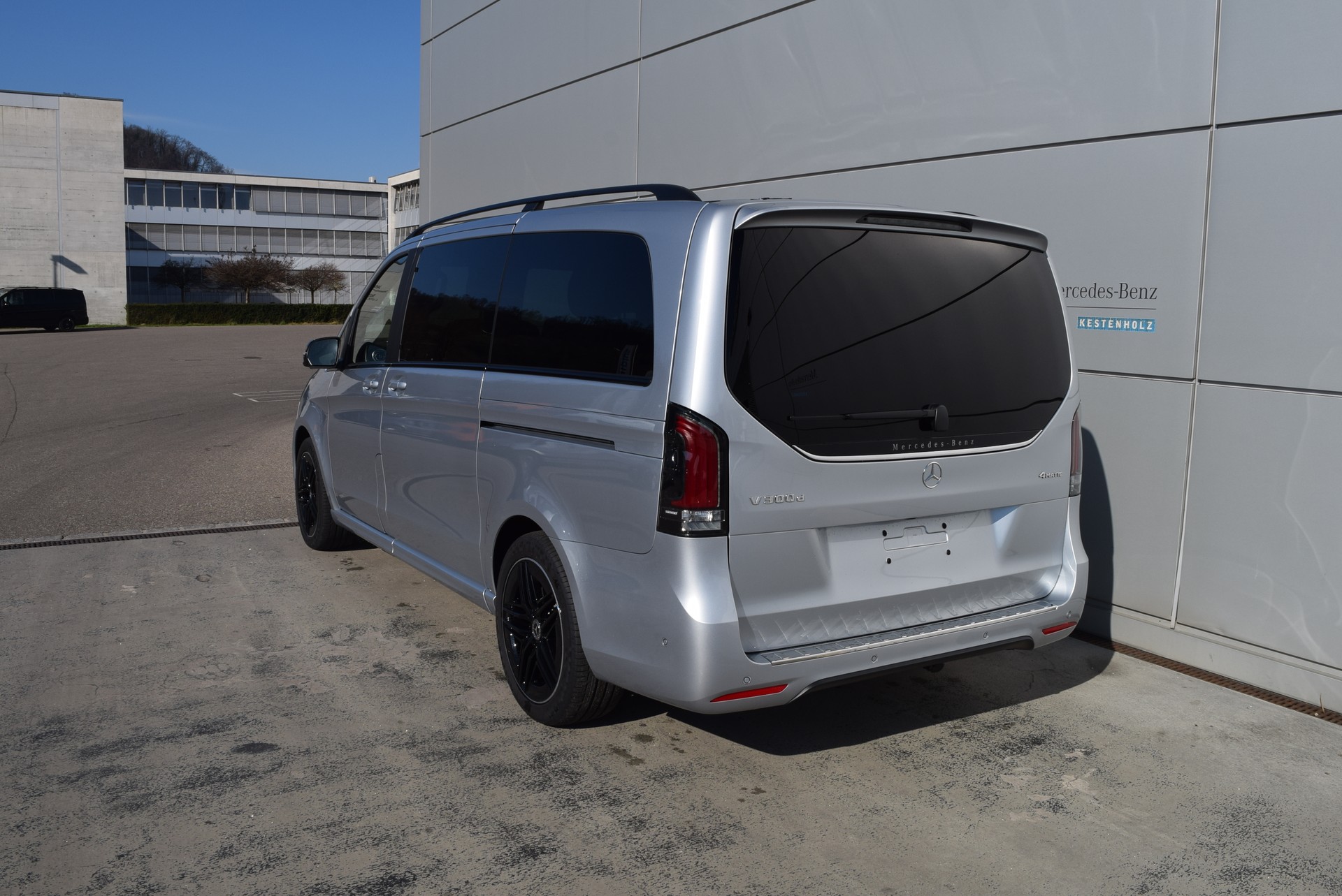 MERCEDES-BENZ V 300 d lang 4Matic Swiss Edition 9G-Tronic-image-3