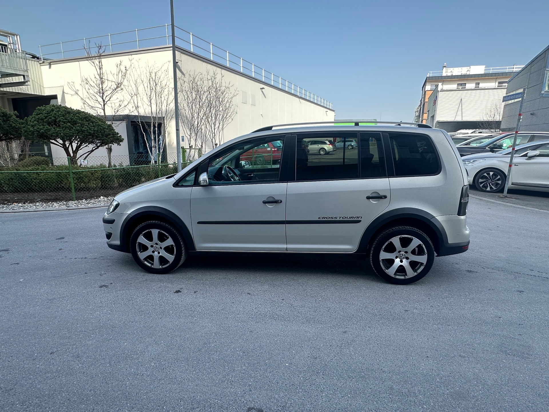 VW CrossTouran 1.4 TSI 7 Plätze-image-7