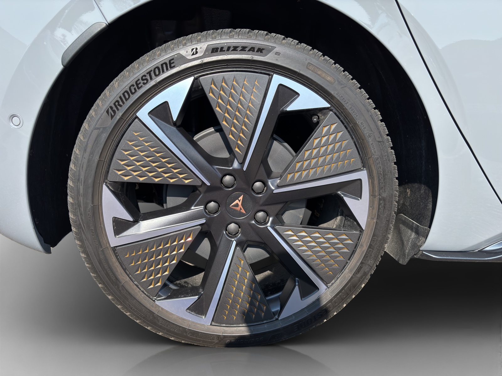 CUPRA Born 79 kWh e-Boost Adrenaline-image-13