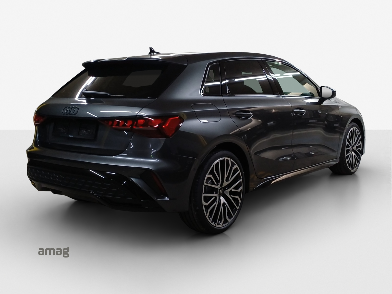 AUDI A3 Sportback TFSI 110 kW S line Attraction S tronic-image-4