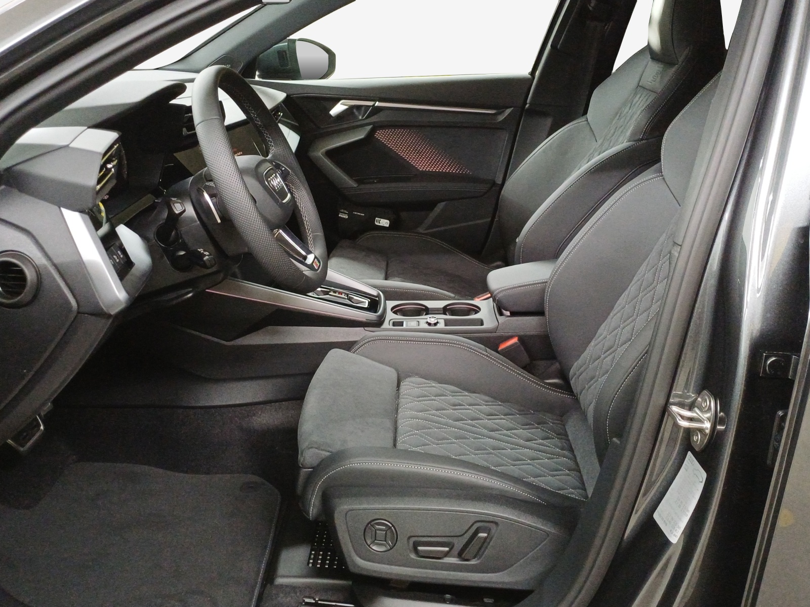AUDI A3 Sportback TFSI 110 kW S line Attraction S tronic-image-7